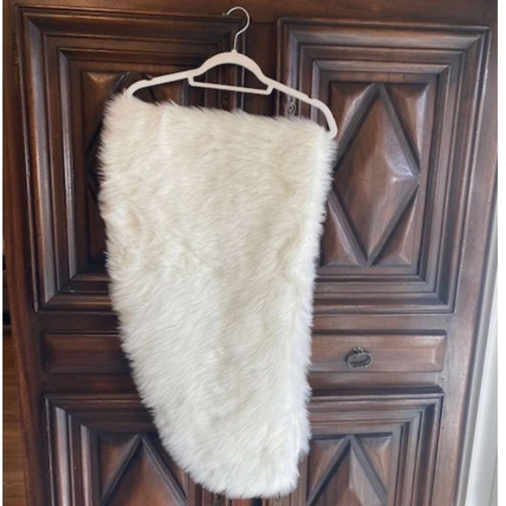 Elegant Cream Faux Fur Wrap